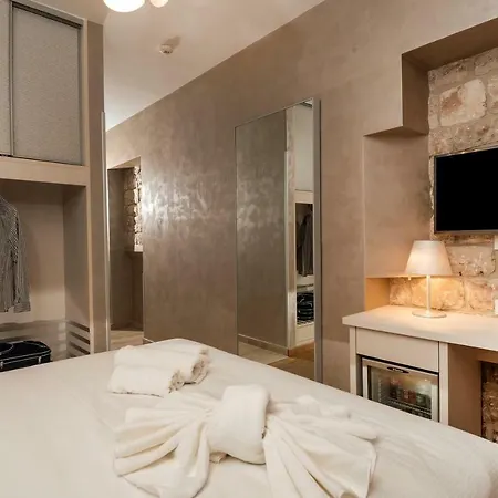 Luna 3* Трогир